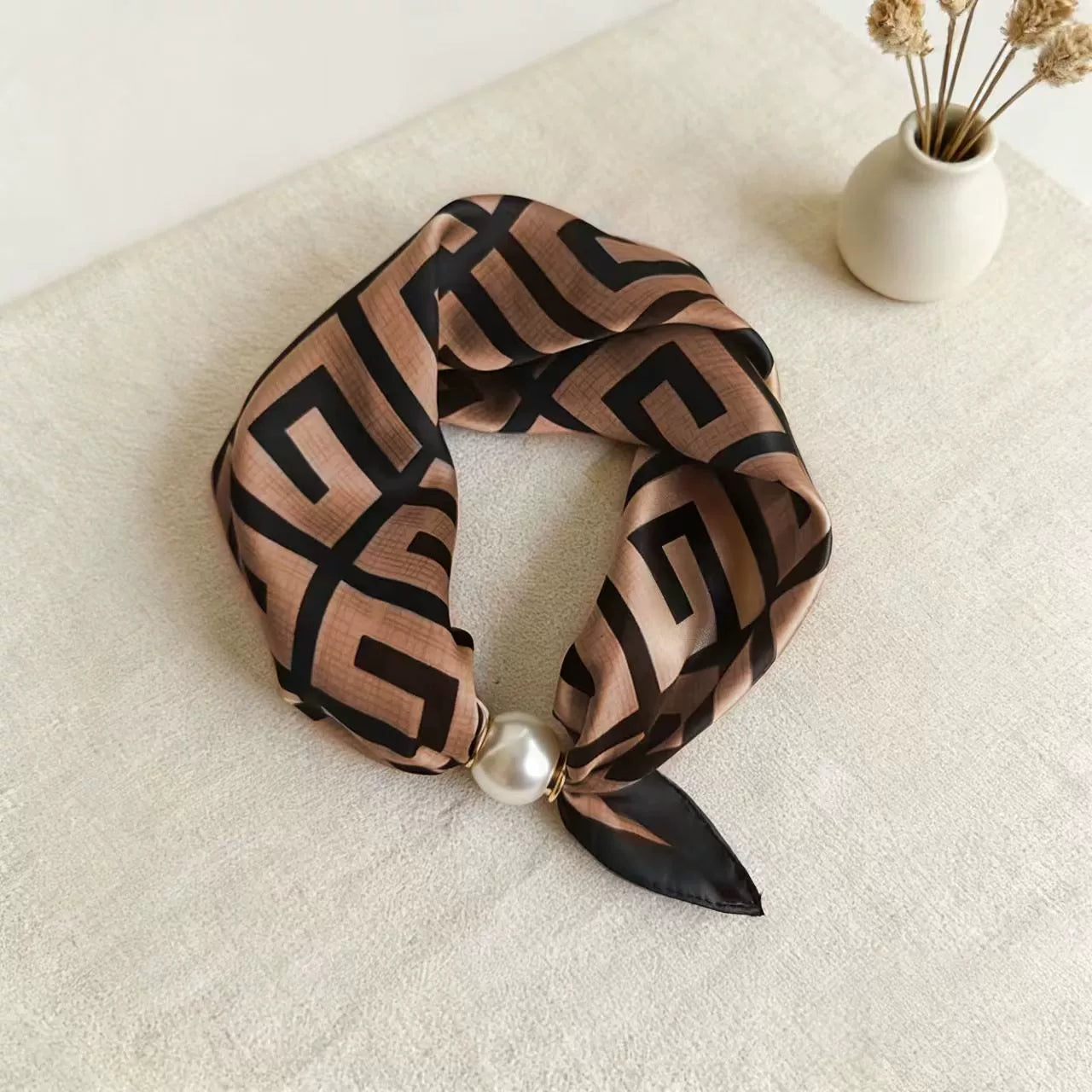 π§£ Effortless Glamour: Pop-On Pearl Necklace Scarf β¨